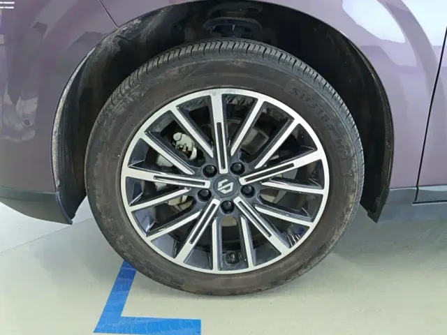 Leapmotor B10 — Фото автомобиля 6