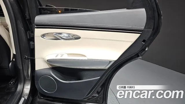 Genesis GV70 — Фото автомобиля 14