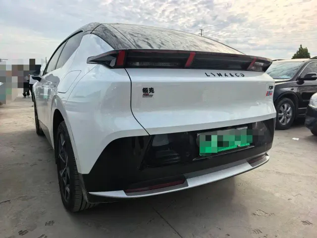 Lynk & Co Z20 — Фото автомобиля 12