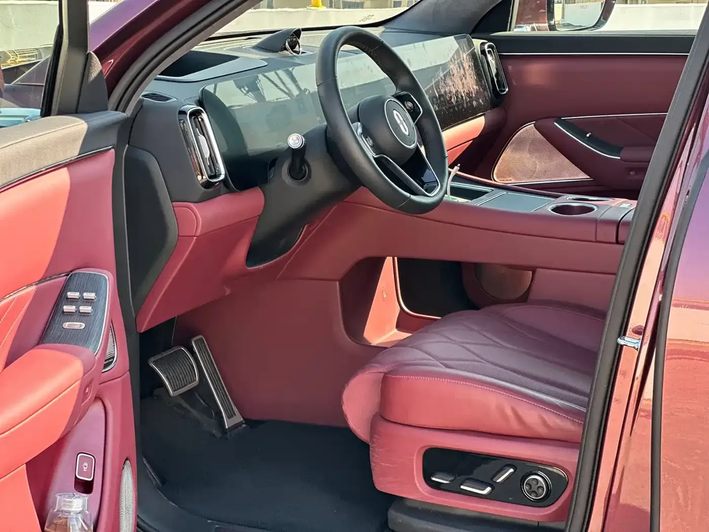 AITO Wenjie AITO M8 2025 Model Extended Range Ultra Edition 53.4kWh 5-Seater — Фото автомобиля 4