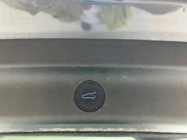 Tesla Model Y — Фото автомобиля 9