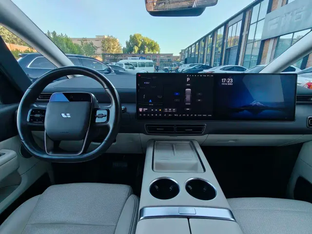 Li Auto MEGA — Фото автомобиля 26