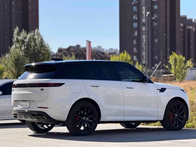 Land Rover Range Rover Sport — Фото автомобиля 6
