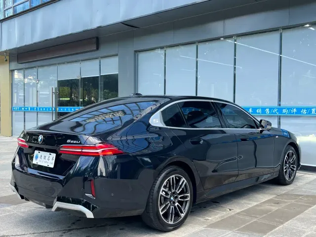 BMW 5 Series — Фото автомобиля 14