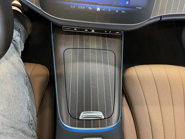 Mercedes-Benz E-Class — Фото автомобиля 16