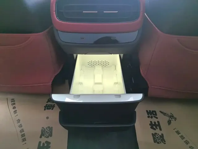 Xiaomi SU7 — Фото автомобиля 12