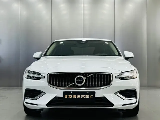 Volvo S60 — Фото автомобиля 2