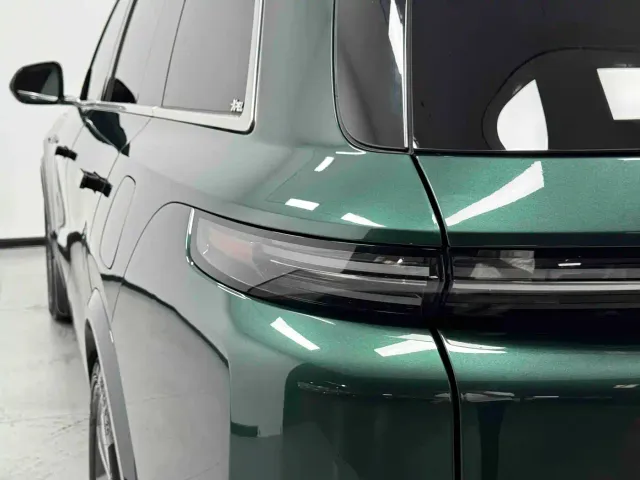 Li Auto L8 — Фото автомобиля 16