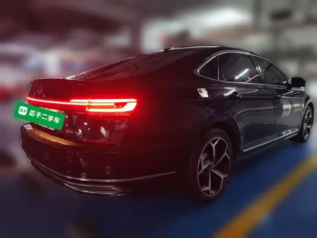 Volkswagen Passat — Фото автомобиля 4