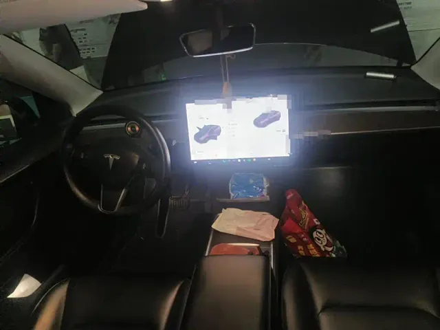 Tesla Model Y — Фото автомобиля 11
