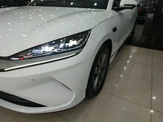 BYD Qin L — Фото автомобиля 23
