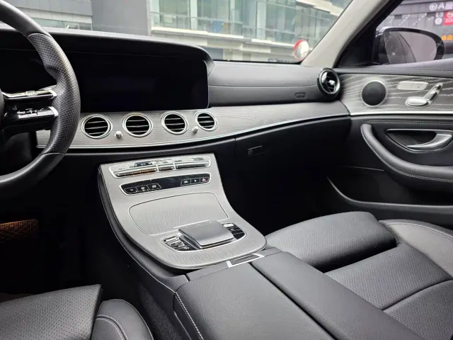 Mercedes-Benz E-Class — Фото автомобиля 15