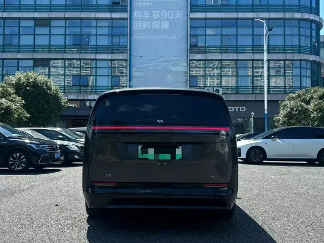 Li Auto MEGA — Фото автомобиля 8