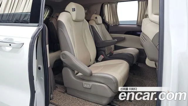Kia Carnival Generation 4 — Фото автомобиля 17