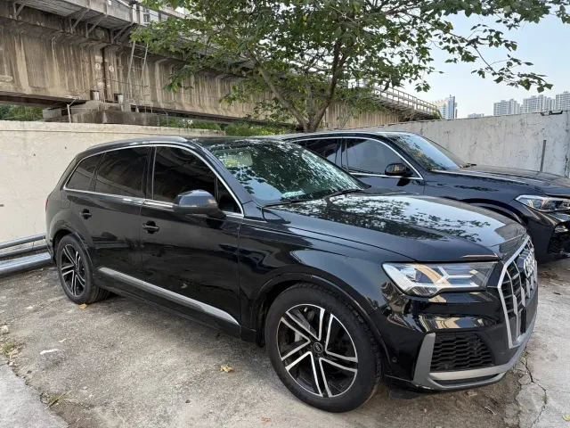 Audi Q7 — Фото автомобиля 4