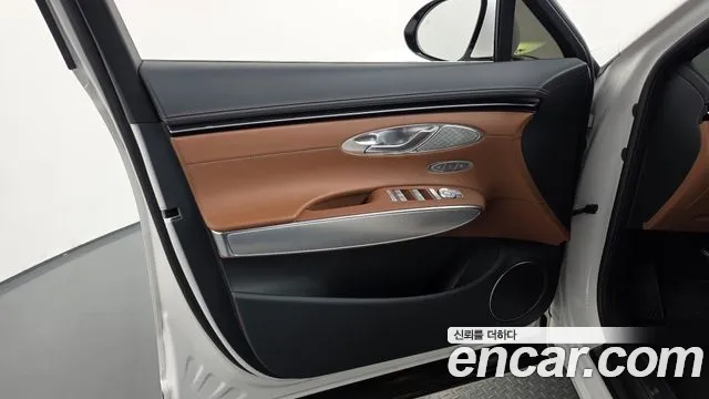 Genesis GV70 — Фото автомобиля 13