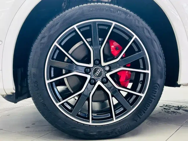 Audi Q5L — Фото автомобиля 10