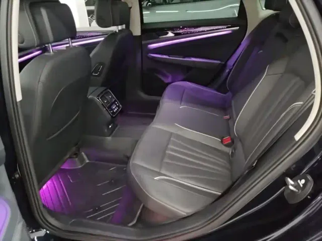Volkswagen Passat — Фото автомобиля 16