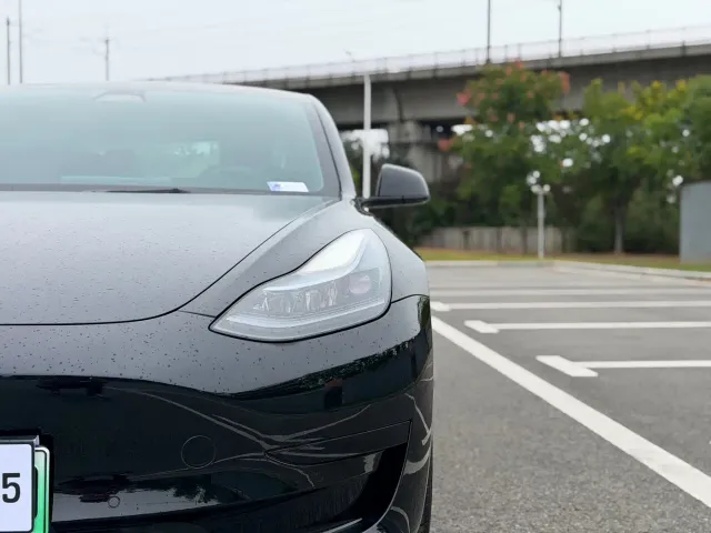 Tesla Model 3 — Фото автомобиля 23