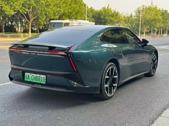 Xpeng P7 — Фото автомобиля 6