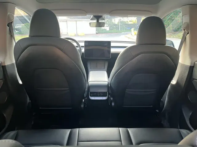 Tesla Model Y — Фото автомобиля 22