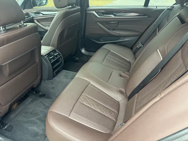 BMW 5 Series — Фото автомобиля 13