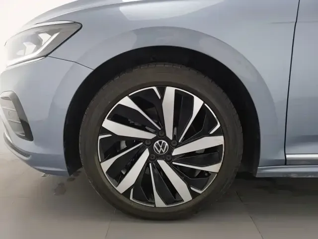Volkswagen Passat — Фото автомобиля 17