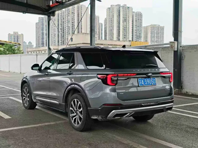 Ford Explorer — Фото автомобиля 4