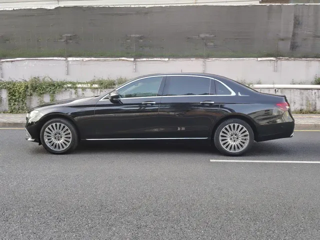 Mercedes-Benz E-Class — Фото автомобиля 4