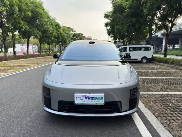 Li Auto i8 — Фото автомобиля 2