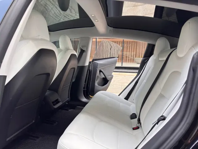 Tesla Model 3 — Фото автомобиля 20