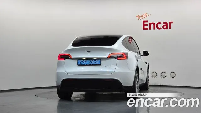 Tesla Model Y — Фото автомобиля 4