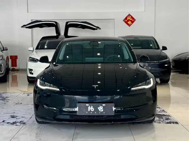 Tesla Model 3 — Фото автомобиля 2
