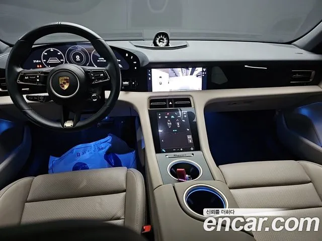 Porsche Taycan — Фото автомобиля 7
