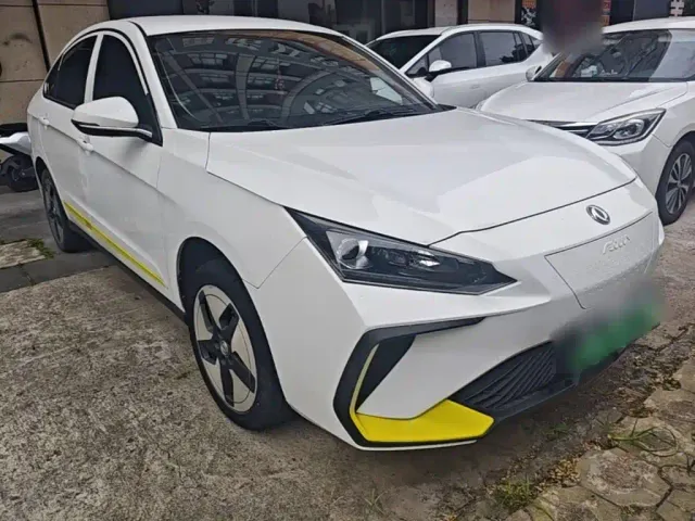 Dongfeng Fengshen E70 — Фото автомобиля 3