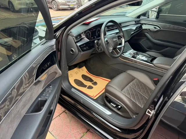 Audi A8 — Фото автомобиля 6