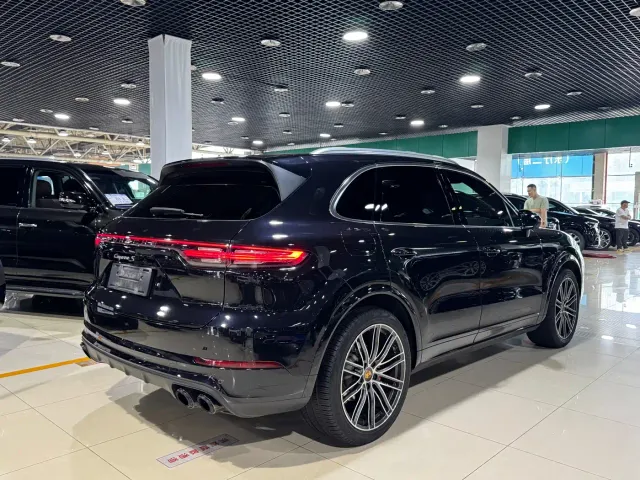 Porsche Cayenne — Фото автомобиля 19