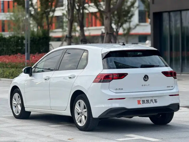 Volkswagen Golf — Фото автомобиля 10