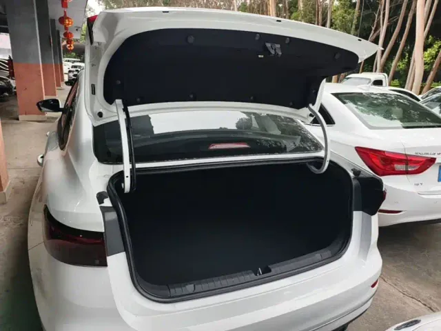 Geely Emgrand — Фото автомобиля 18
