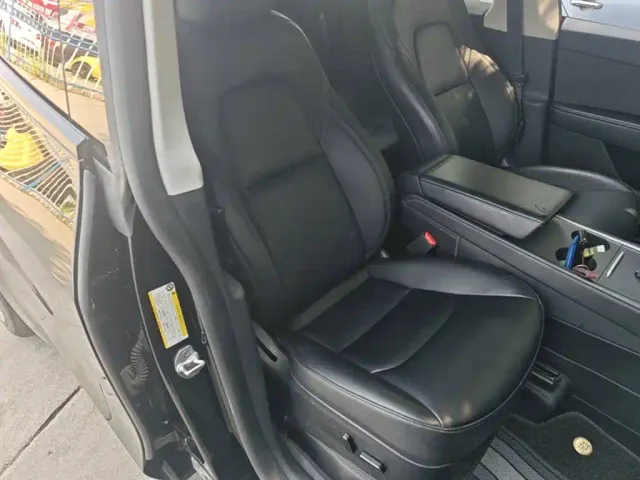 Tesla Model Y — Фото автомобиля 24