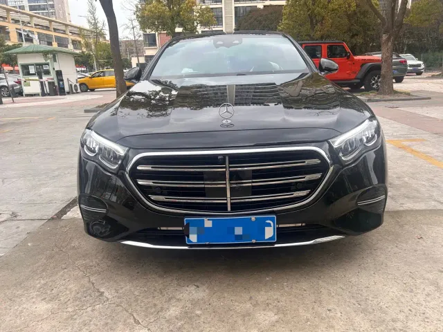 Mercedes-Benz E-Class — Фото автомобиля 2