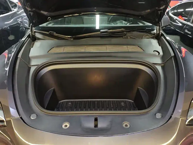 Tesla Model Y — Фото автомобиля 19