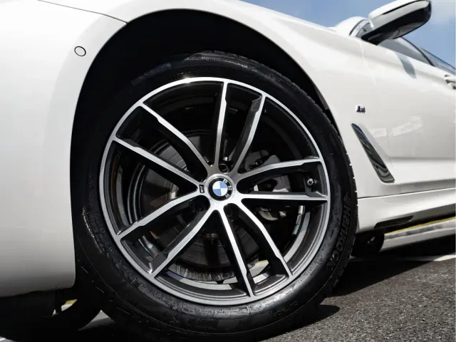 BMW 5 Series — Фото автомобиля 8