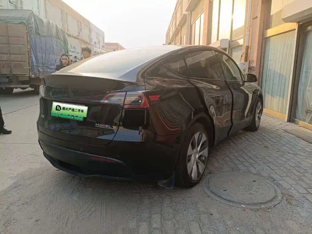 Tesla Model Y — Фото автомобиля 4