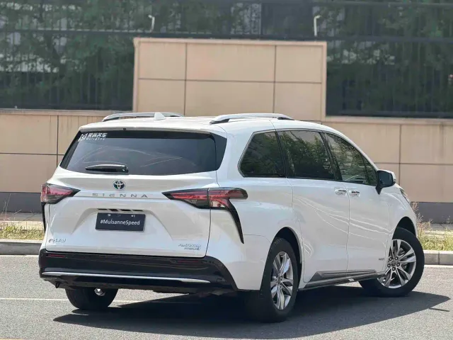 Toyota Sienna — Фото автомобиля 14