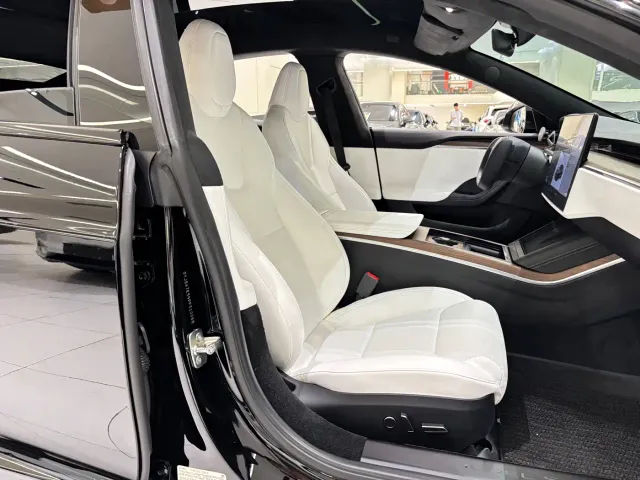 Tesla Model S — Фото автомобиля 20