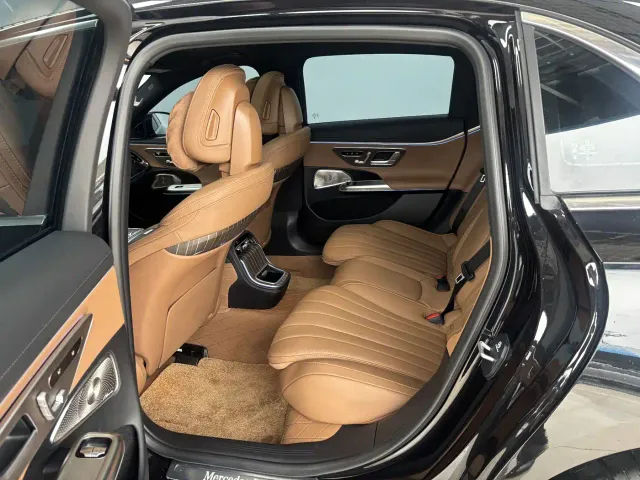 Mercedes-Benz E-Class — Фото автомобиля 20