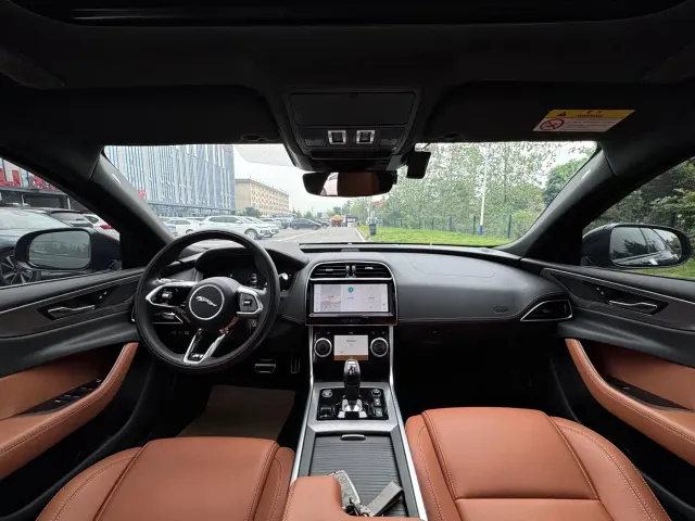 Jaguar XEL — Фото автомобиля 3