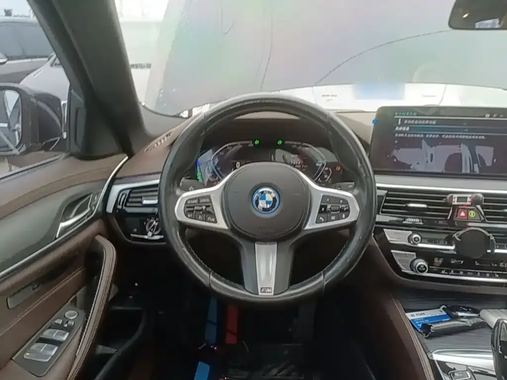 BMW BMW 5 Series New Energy 2022 Facelift 535Le M Sport Package — Фото автомобиля 10