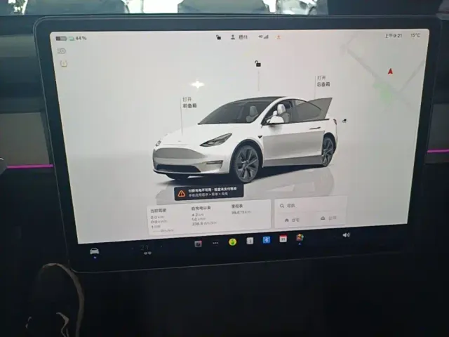Tesla Model Y — Фото автомобиля 11